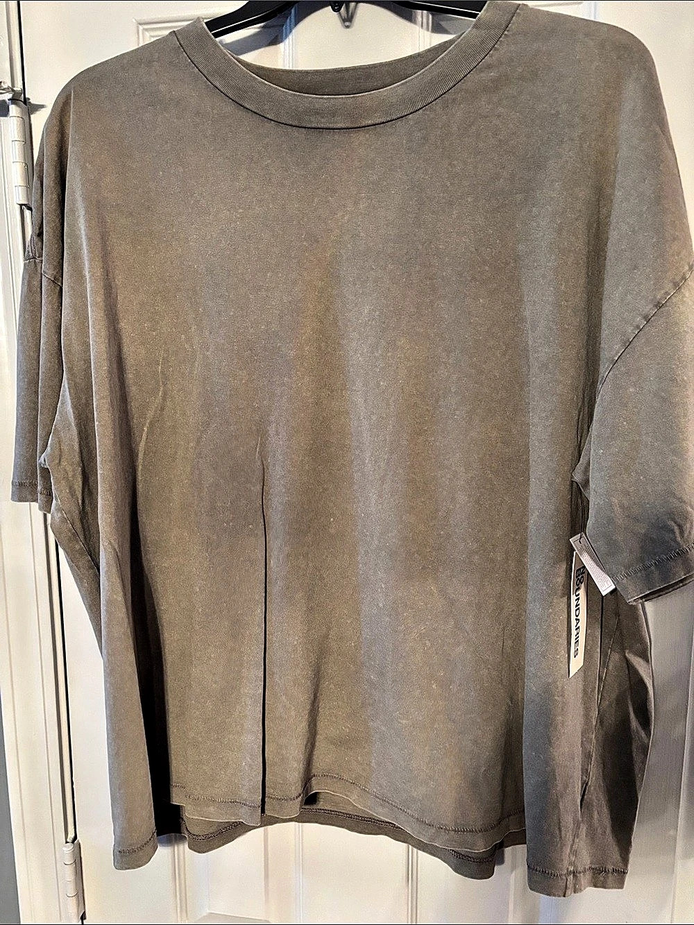 No Boundaries Boxy Fit Short Sleeve Khaki Green Tee NWT